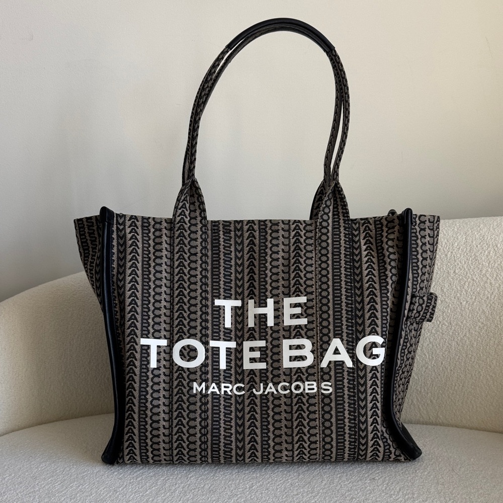 Marc Jacobs Logo Large Tote Bag